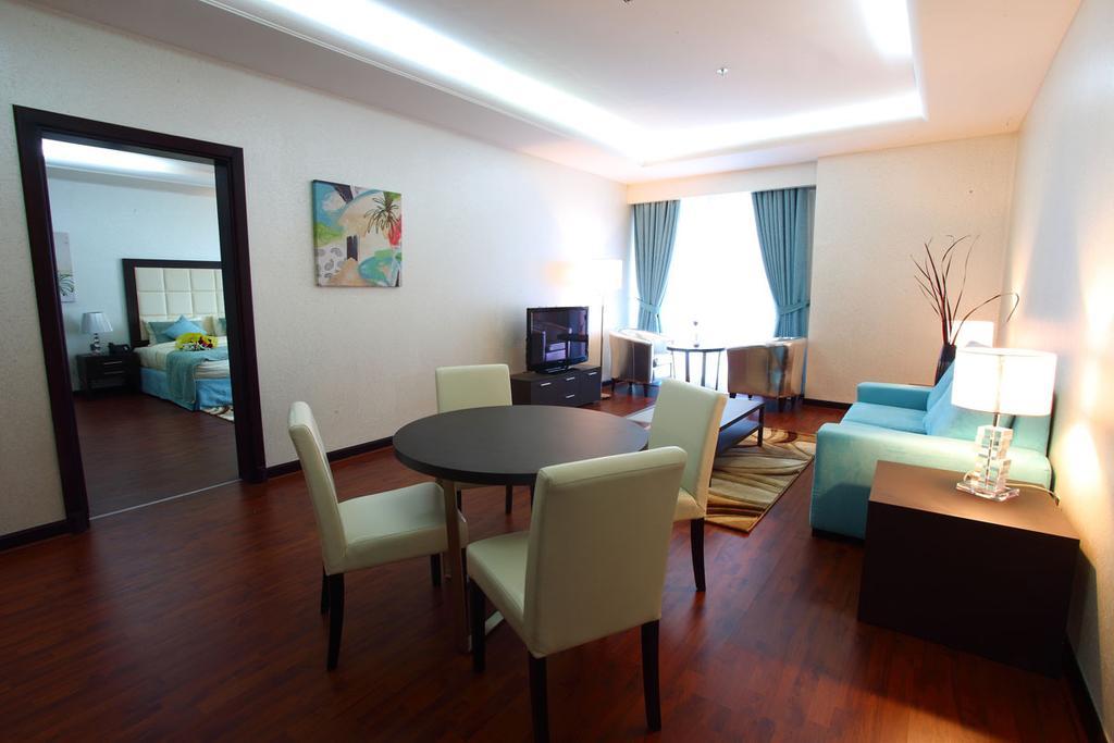 Hotel Gokulam Park Doha Exterior foto