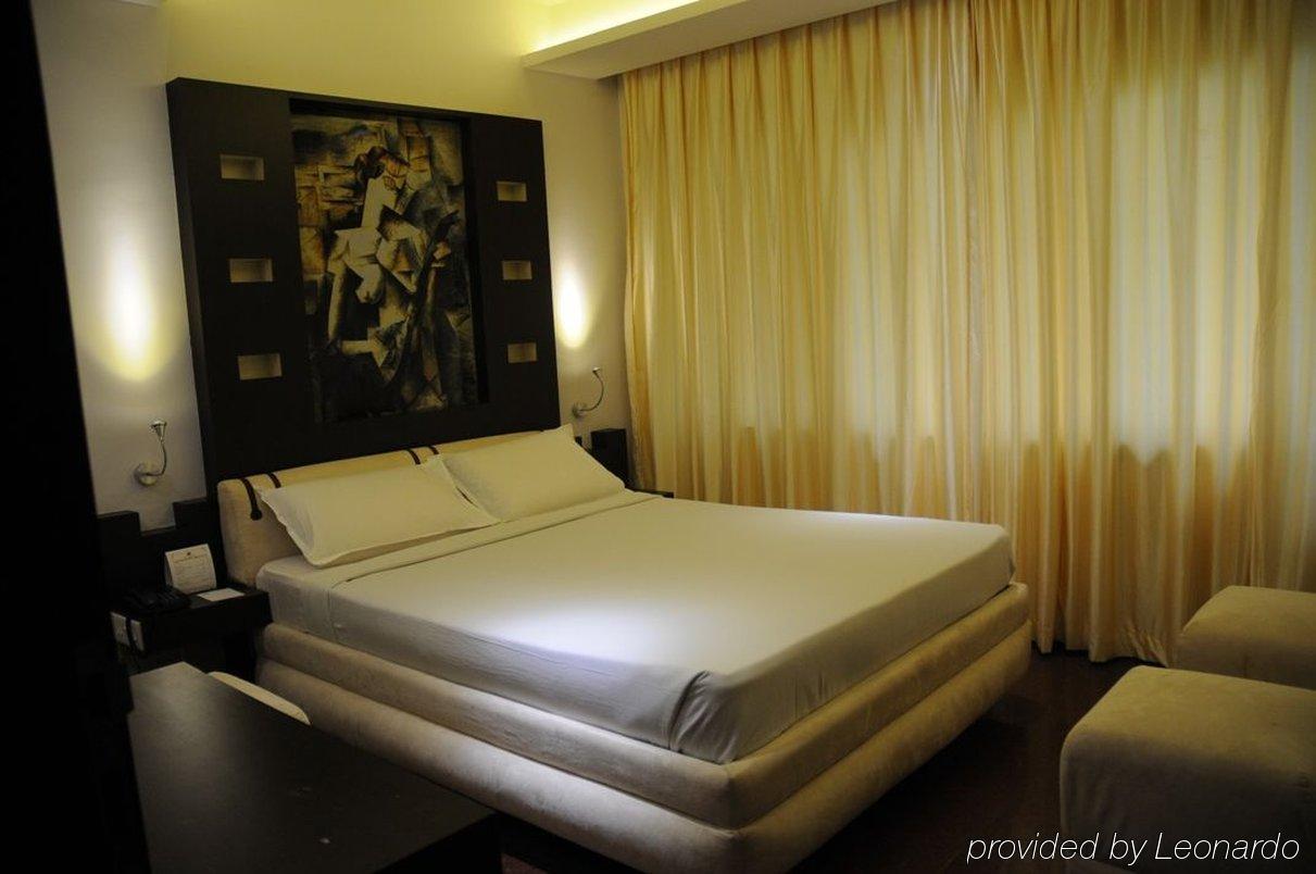 Hotel Gokulam Park Doha Zimmer foto