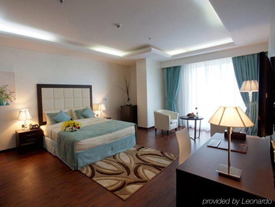 Hotel Gokulam Park Doha Zimmer foto