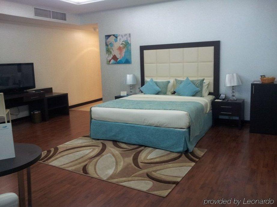 Hotel Gokulam Park Doha Zimmer foto