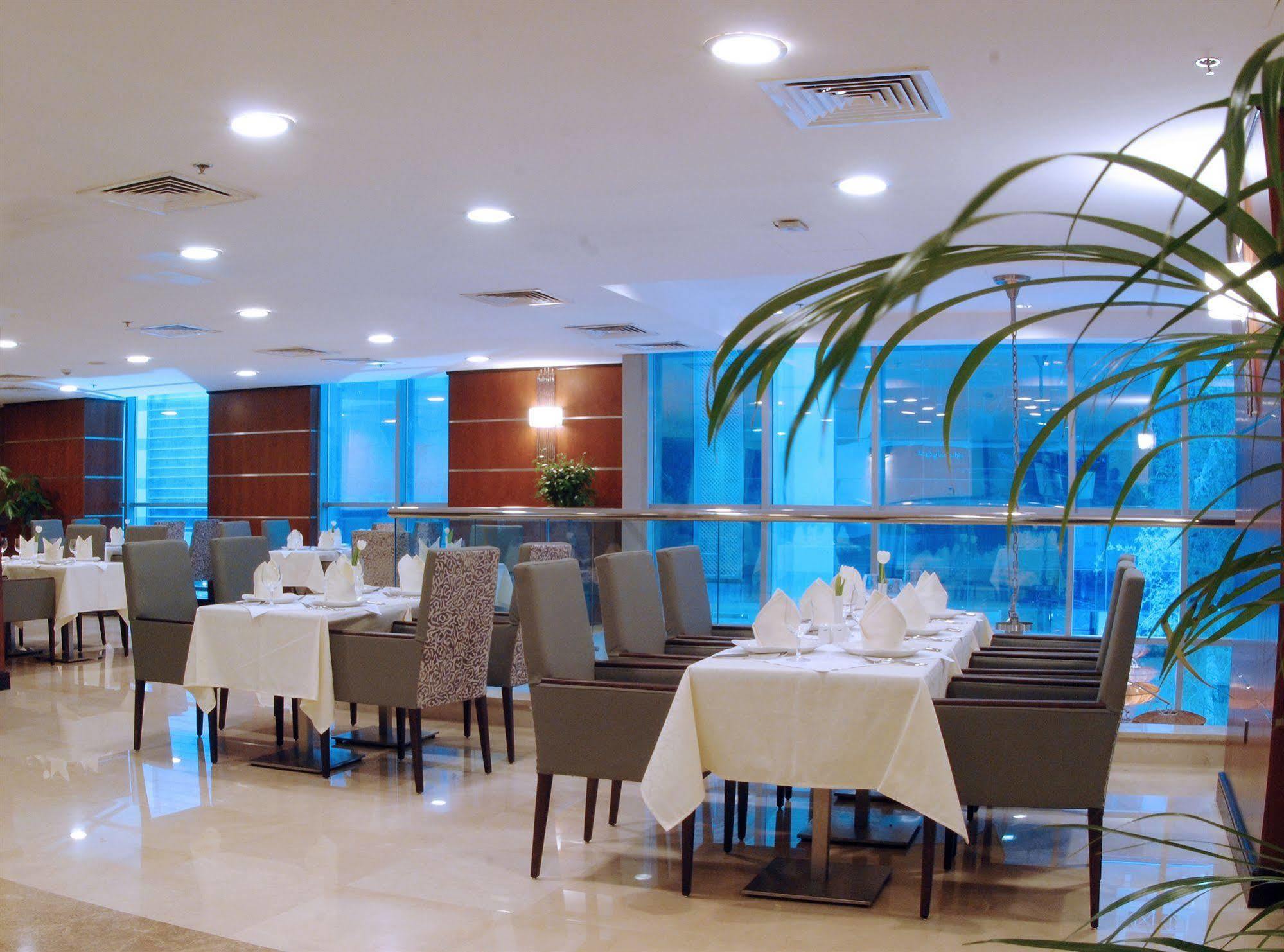 Hotel Gokulam Park Doha Exterior foto