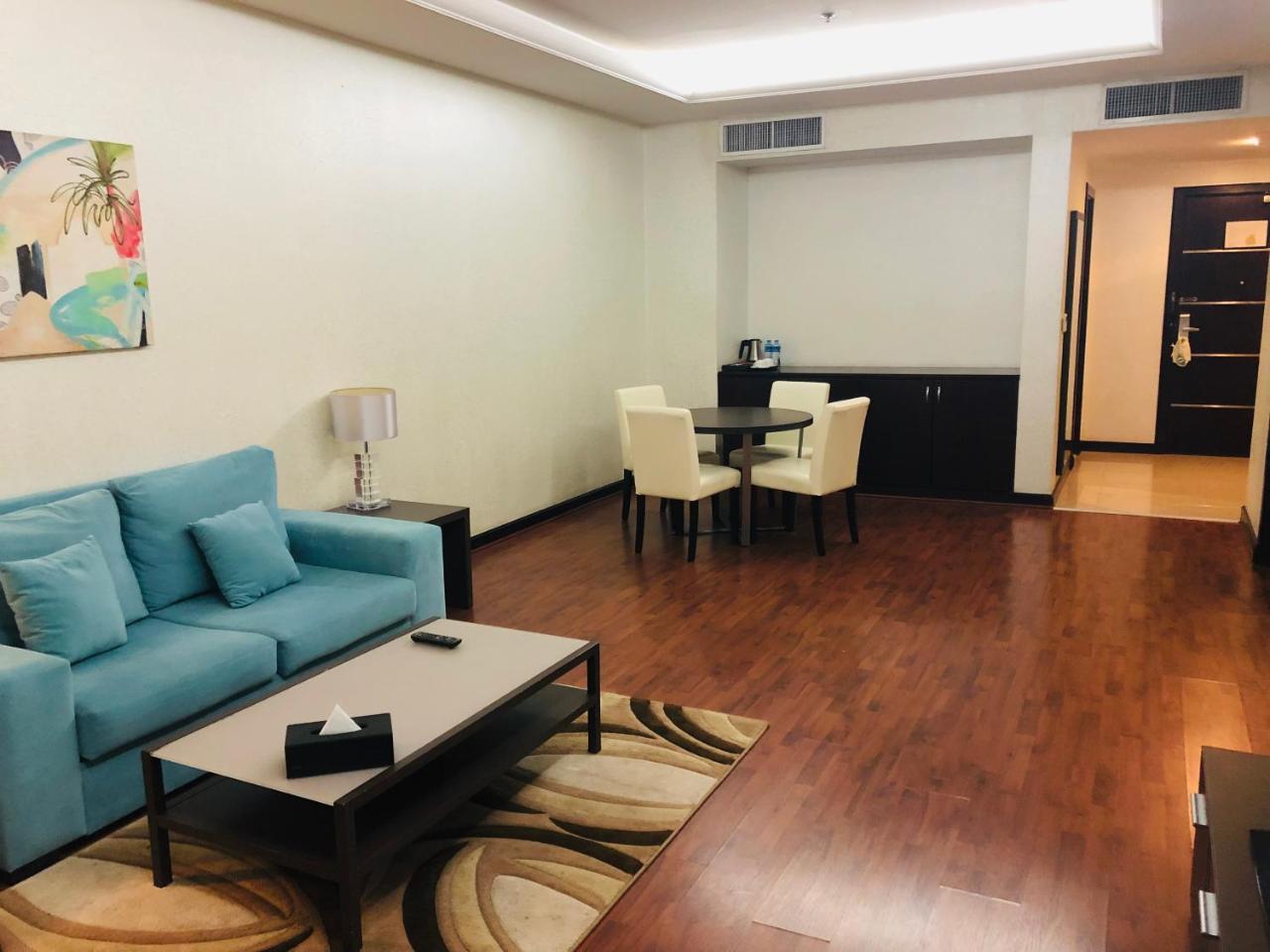 Hotel Gokulam Park Doha Exterior foto