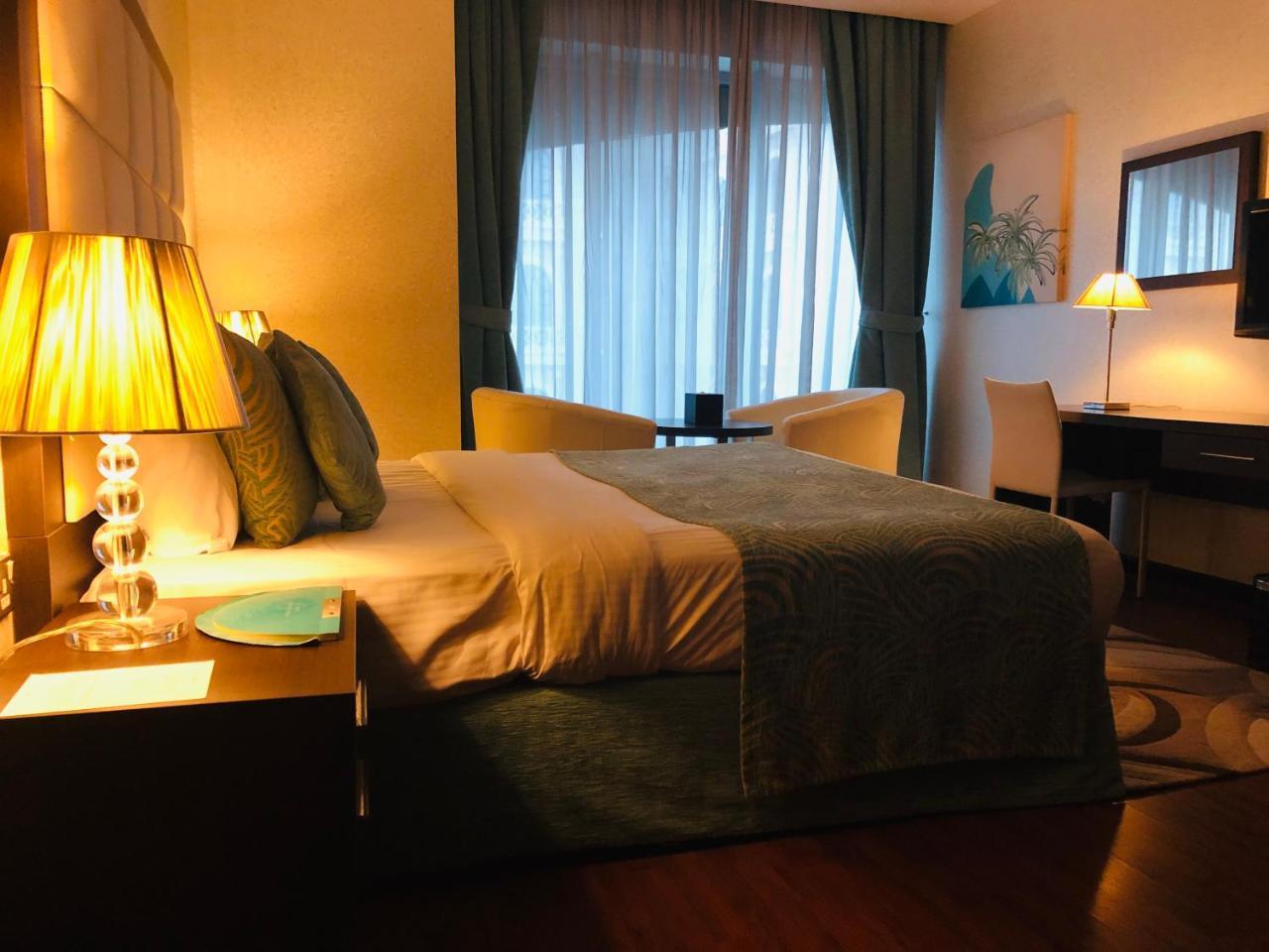 Hotel Gokulam Park Doha Exterior foto
